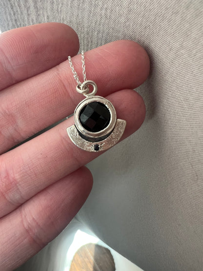 round onyx double bezel necklace