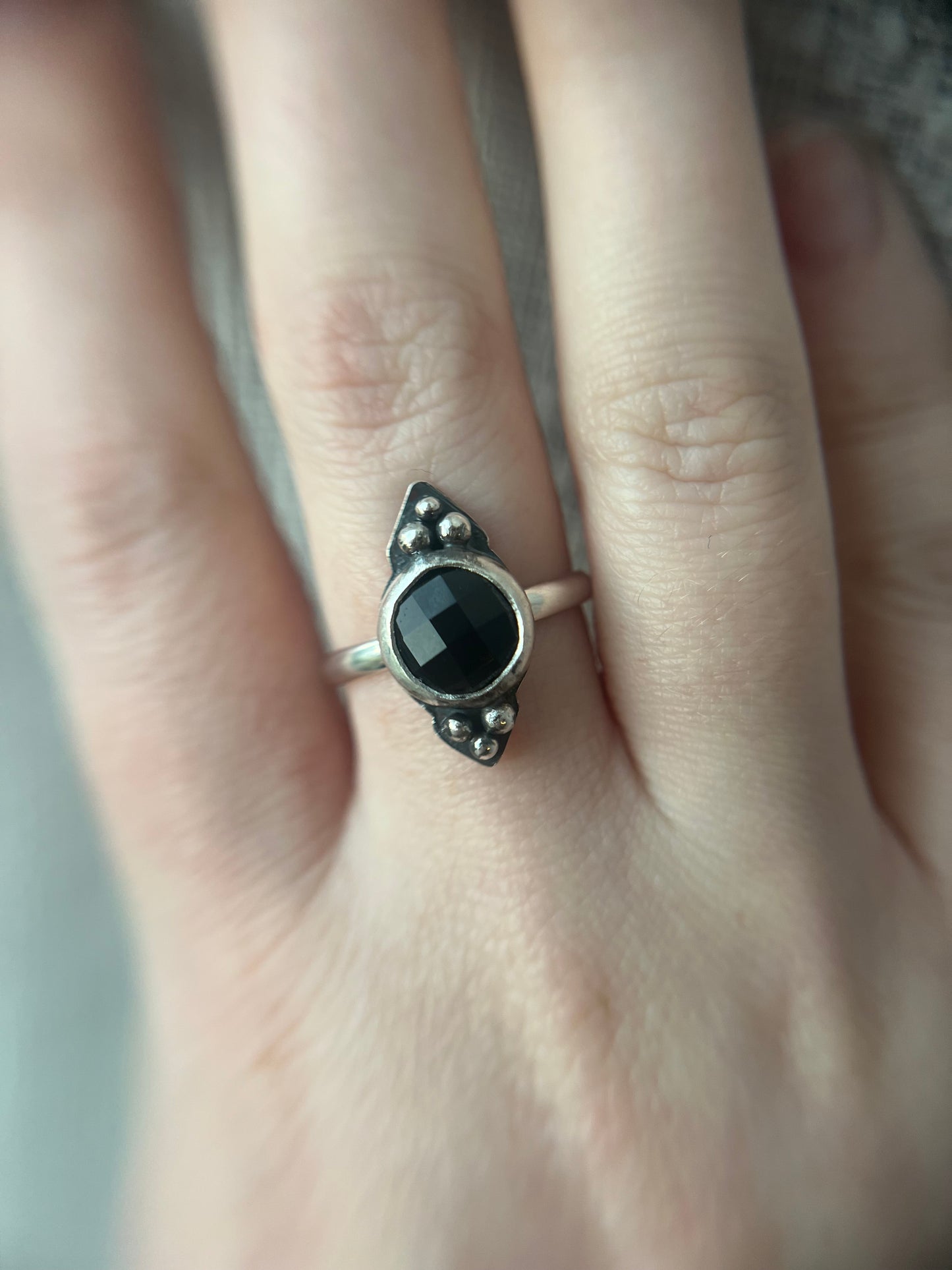 onyx round ring