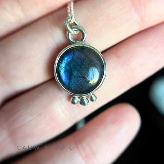 labradorite round necklace