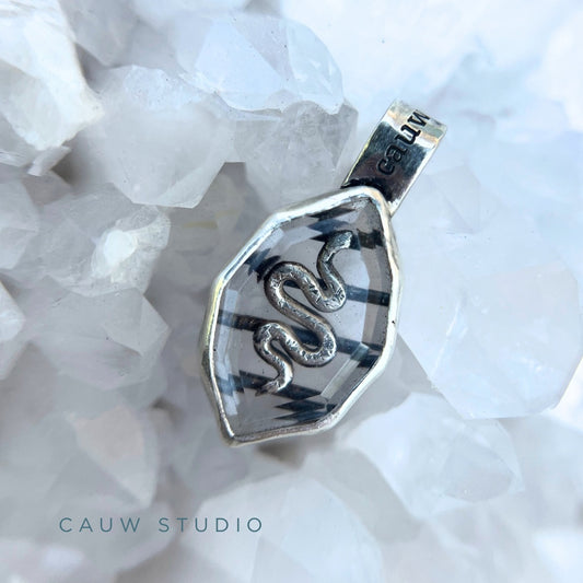 quartz sidewind serpant necklace