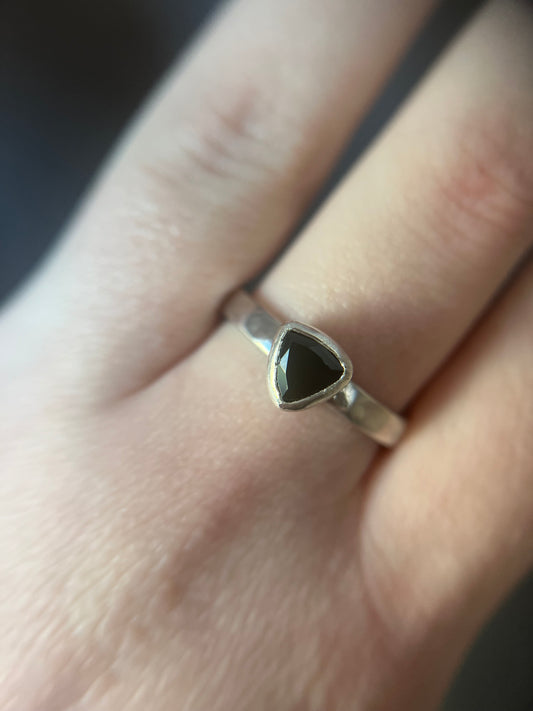 spinel triangle ring