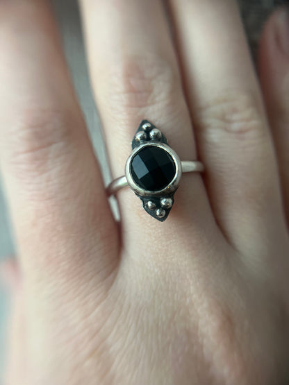 onyx round ring