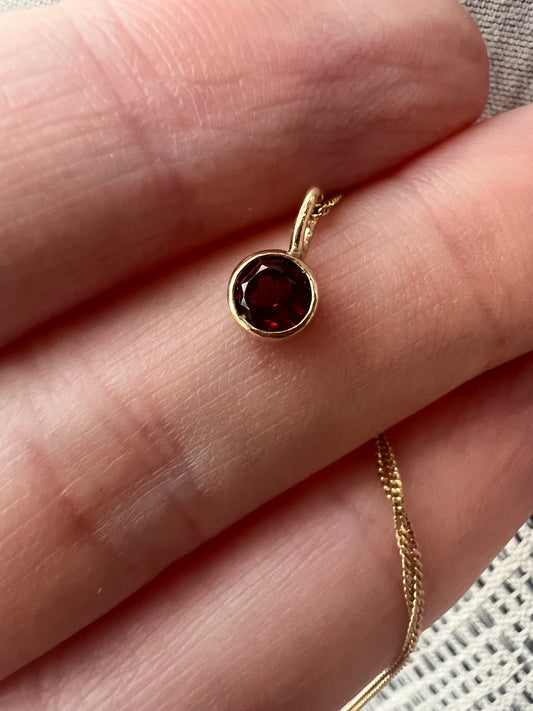 garnet pendant in solid gold | pendant only