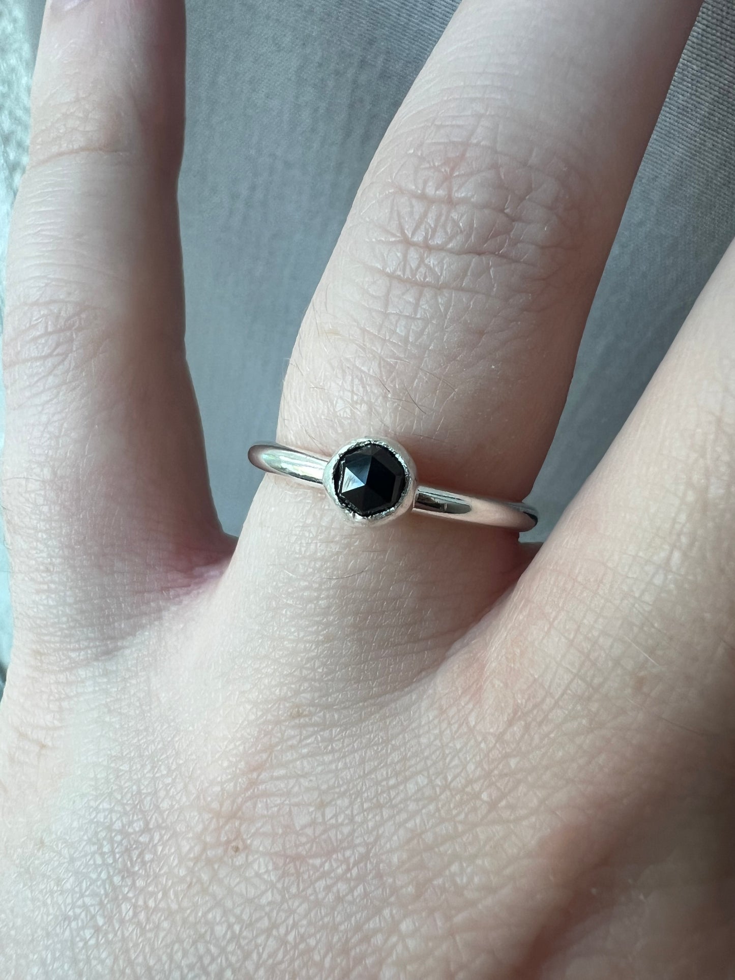 onyx round small ring