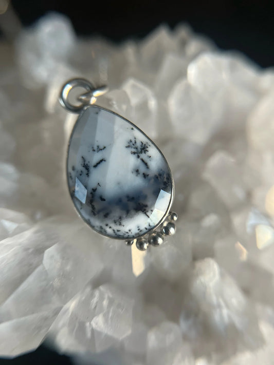 dendritic agate pear necklace